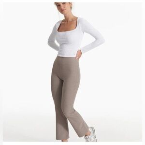 Vuori Mid Rise Elevation Slim Bootcut in Walnut Heather. Size XL